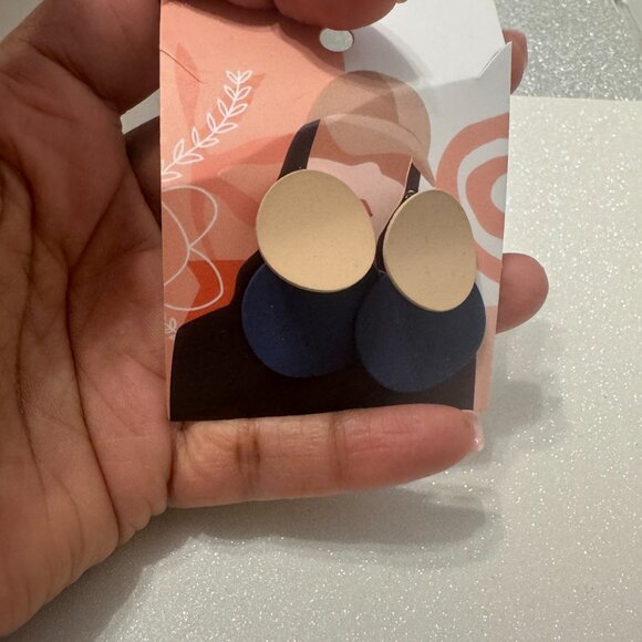 CLEARANCE SALE ON EARRINGS ALL LOW STARTING BIDS - Picture 1 of 7